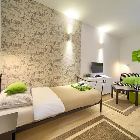 Logo 5 Min Walk To Main Square Apartment *